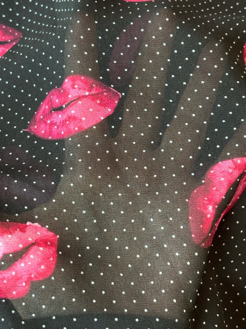 Torrid Size 1X Sheer Lip Print Sleeveless Tank Blouse Black Pink - Picture 7 of 7